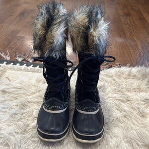 Worn once!  Sorel Joan of Artic Black waterproof snow boots, size 7.5